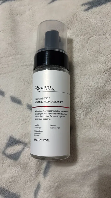 Niacinamide Foaming Facial Cleanser