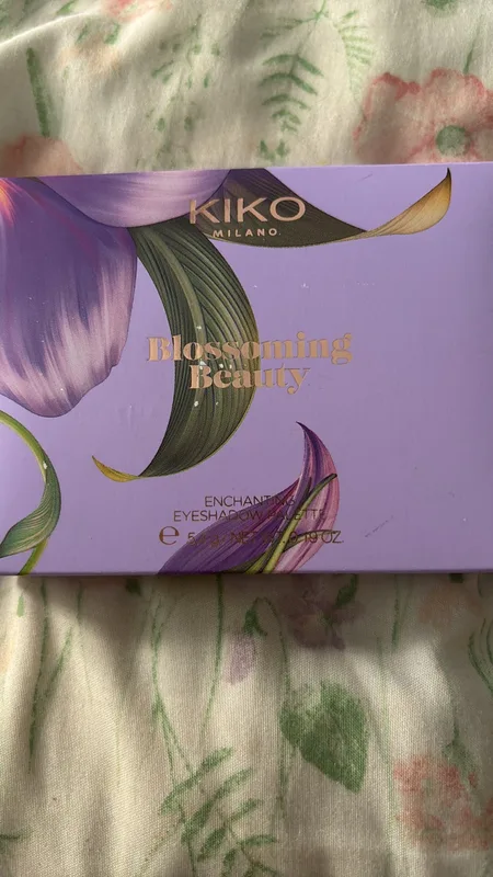 Enchanting Eyeshadow Palette, Blossoming Beauty