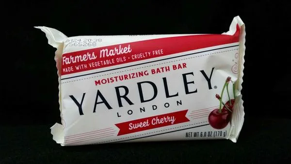 Yardley London Moisturizing Bath Bar, Sweet Cherry (2019 formulation)