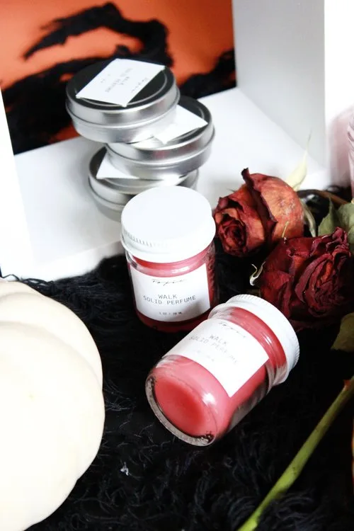 Solid Perfume, Walk (2020 formulation)